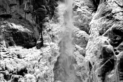 frozen-waterfall-yosemite